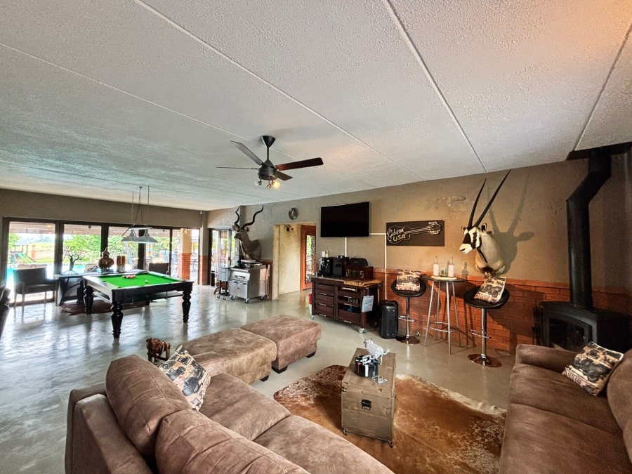 5 Bedroom Property for Sale in Grimbeeck Park North West